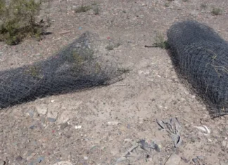 Robaron dos rollos de alambre perimetral y fueron capturados a toda velocidad en el barrio Parque Industrial
