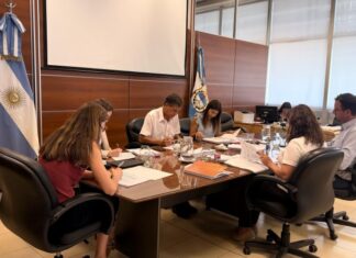 Avanzan licitaciones para mejorar la salud y el mantenimiento de escuelas